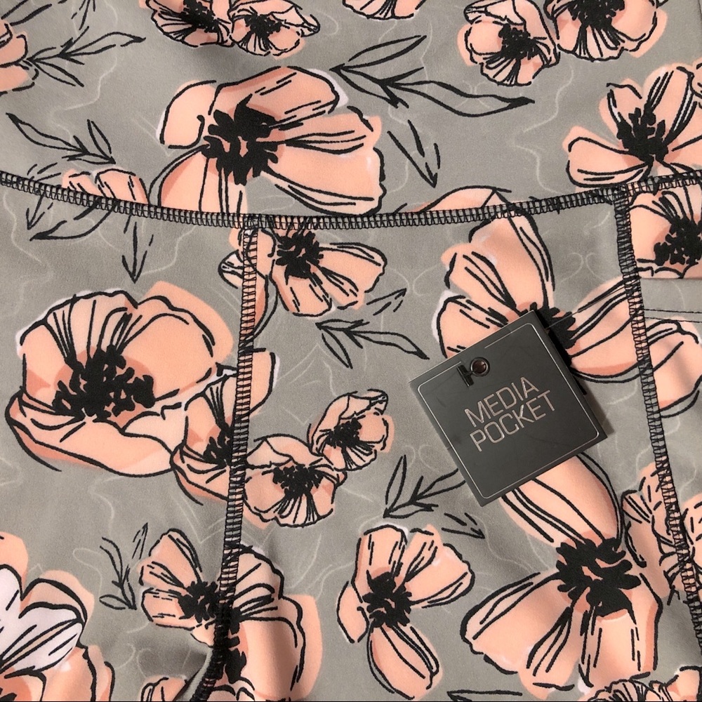 KAY UNGER Pink & Gray Floral Athletic Leggings 7/8 Length, Pockets & Ankle Mesh - Picture 2 of 16
